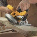 DEWALT Circular Saw, 7-1/4 inch, Pivoting with up to 57 Degree Bevel, Corded (DWE575SB) - Image 4
