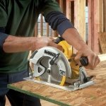 DEWALT Circular Saw, 7-1/4 inch, Pivoting with up to 57 Degree Bevel, Corded (DWE575SB) - Image 6